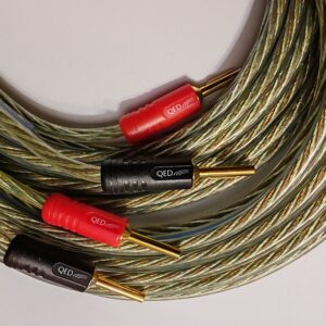 Hangfal kábel – Catharsis CE-SP-0200 TripleMix/QED Airlock QE1810 banándugó – 2×2,5mm átmérőjű kábelek – 2x3m